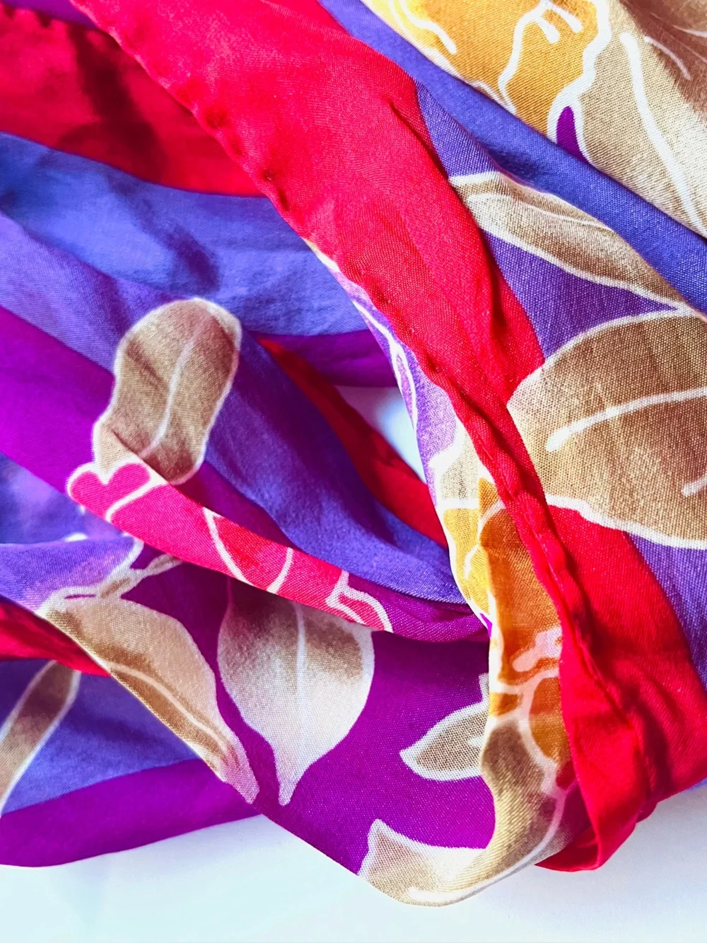 Oscar de la Renta features vibrant